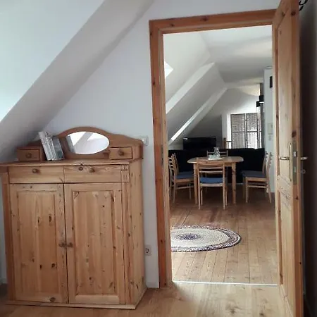 Zentrumsnahe Dachwohnung In Gruener Oase *