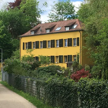 Zentrumsnahe Dachwohnung In Gruener Oase Lauf an der Pegnitz