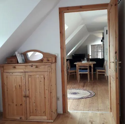 Zentrumsnahe Dachwohnung In Gruener Oase *
